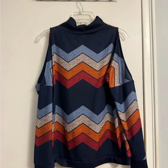 Chevron Cold Shoulder Top - Picture 3 of 3